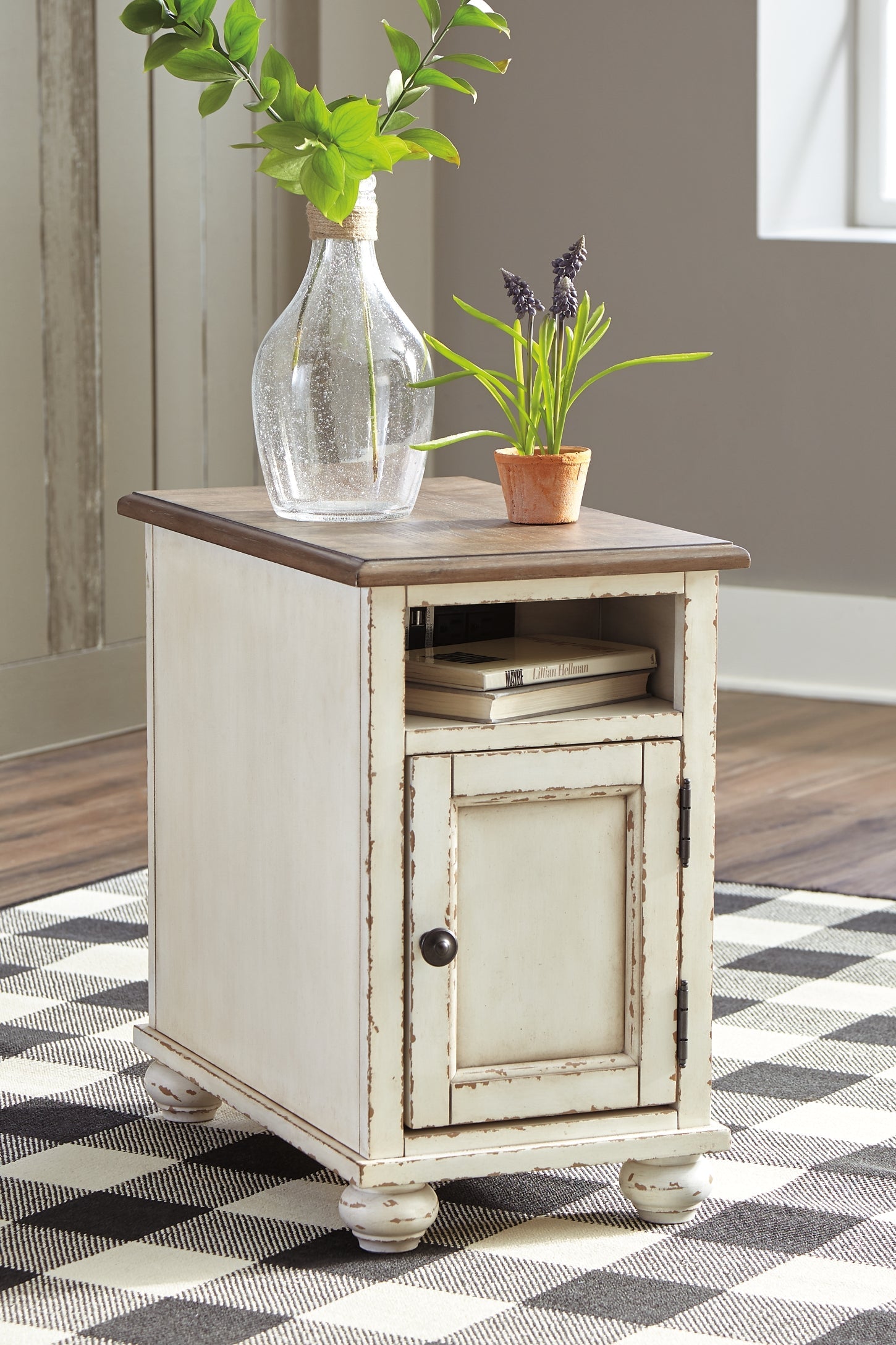 Realyn Chairside End Table - White/Brown