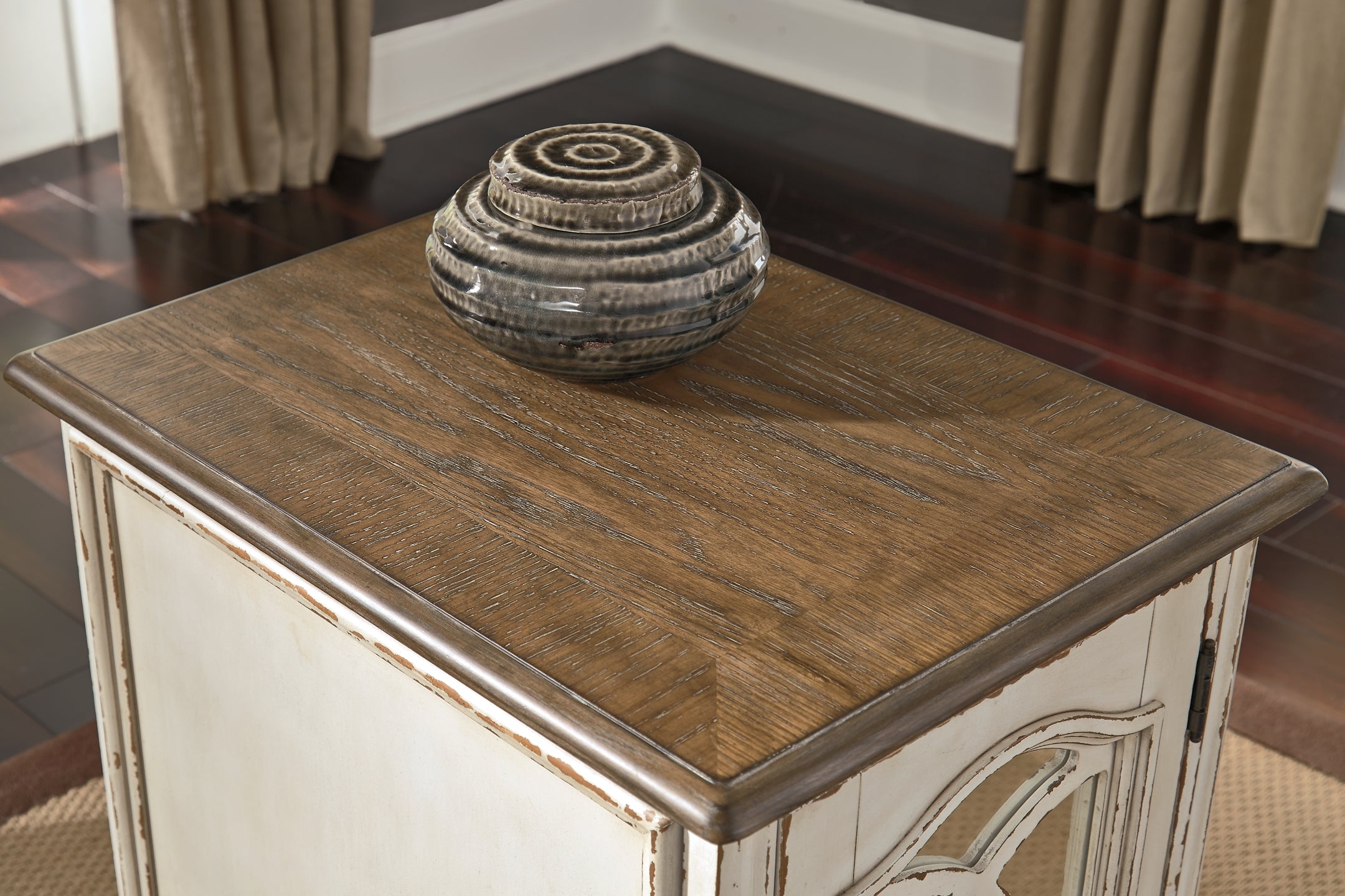 Realyn Chairside End Table - White/Brown