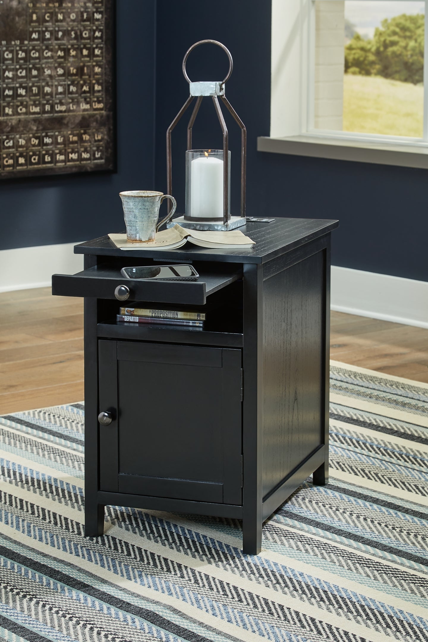 Treytown Chairside End Table - Black