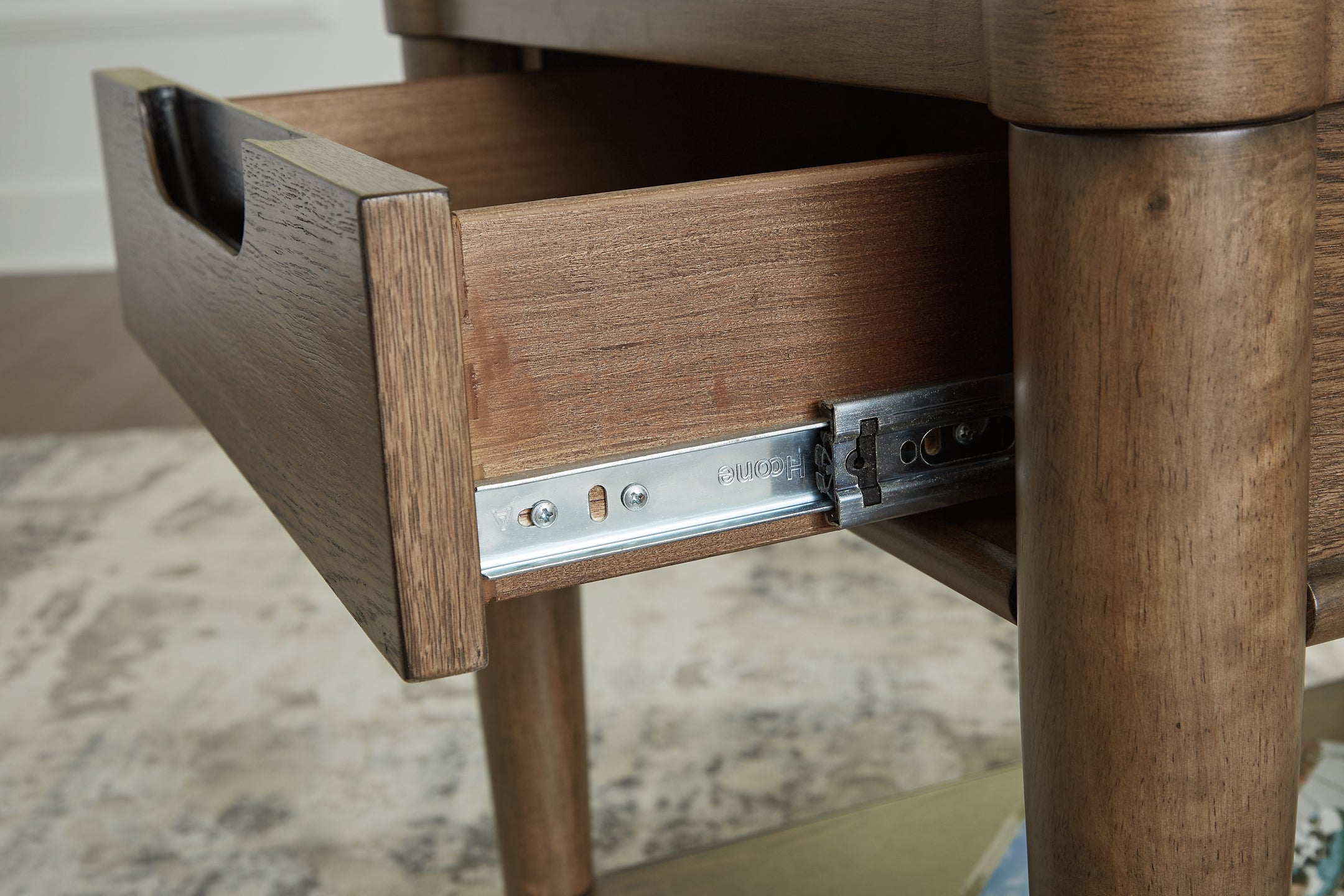 Roanhowe End Table - Brown