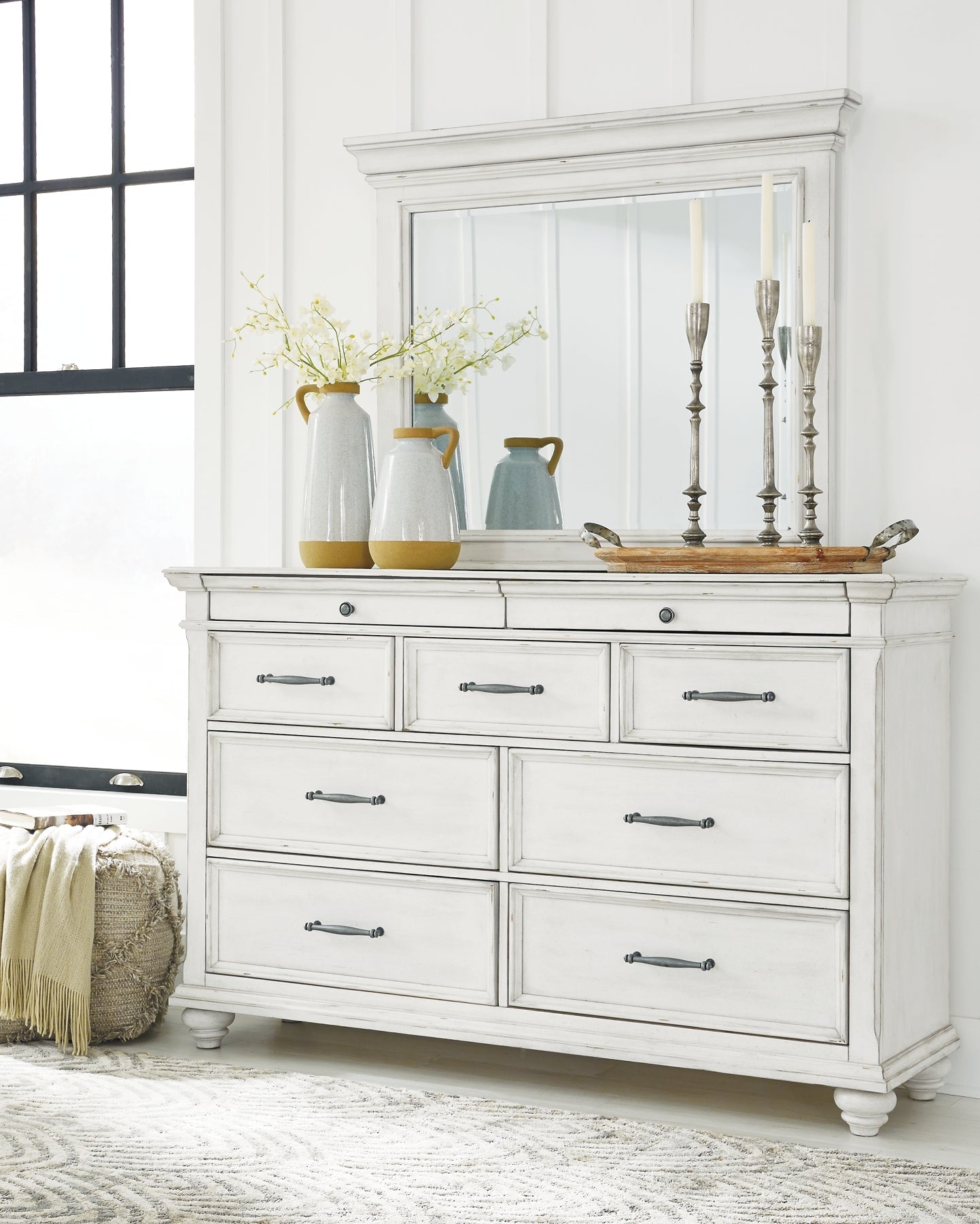 Kanwyn Queen Panel Bed with Storage with Mirrored Dresser