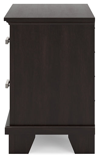 Covetown Queen Panel Bed with Mirrored Dresser, Chest and Nightstand
