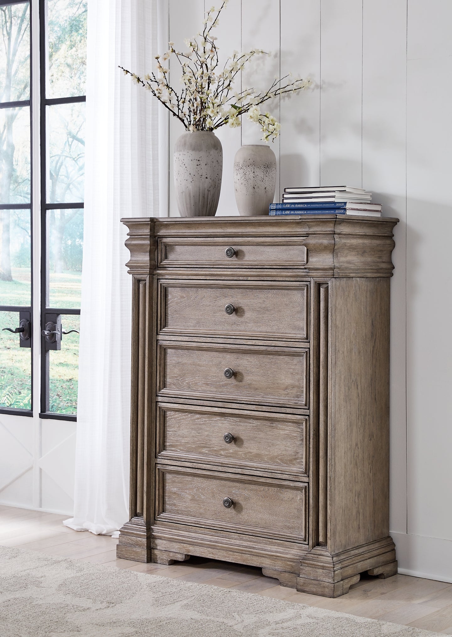Blairhurst California King Panel Bed with Mirrored Dresser, Chest and Nightstand