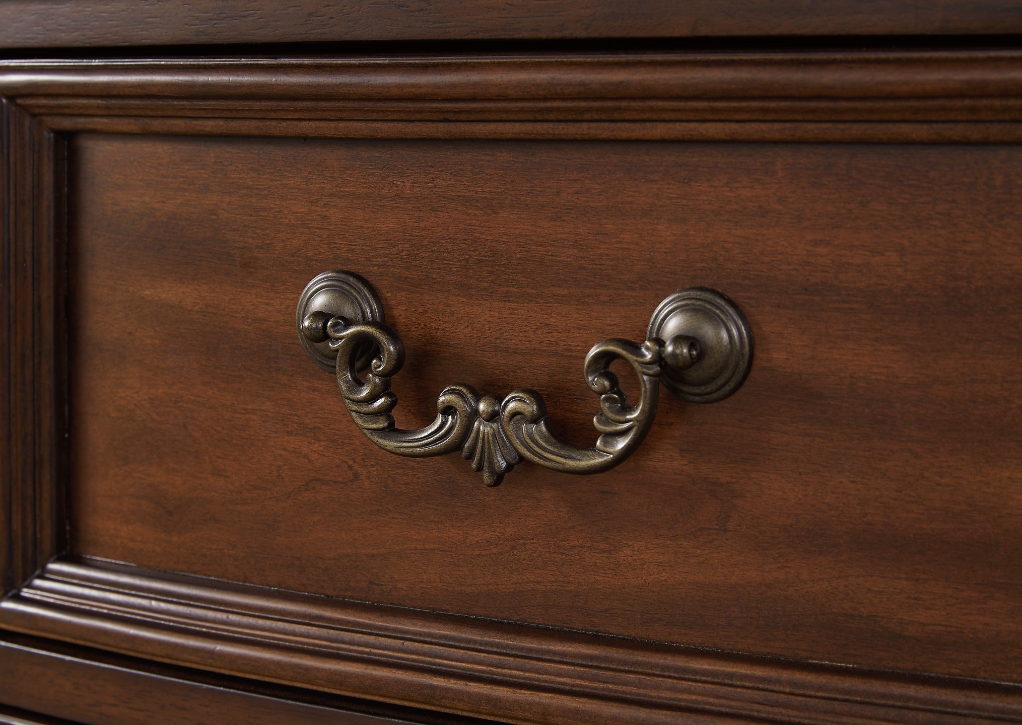 Lavinton Queen Poster Bed with Mirrored Dresser, Chest and Nightstand