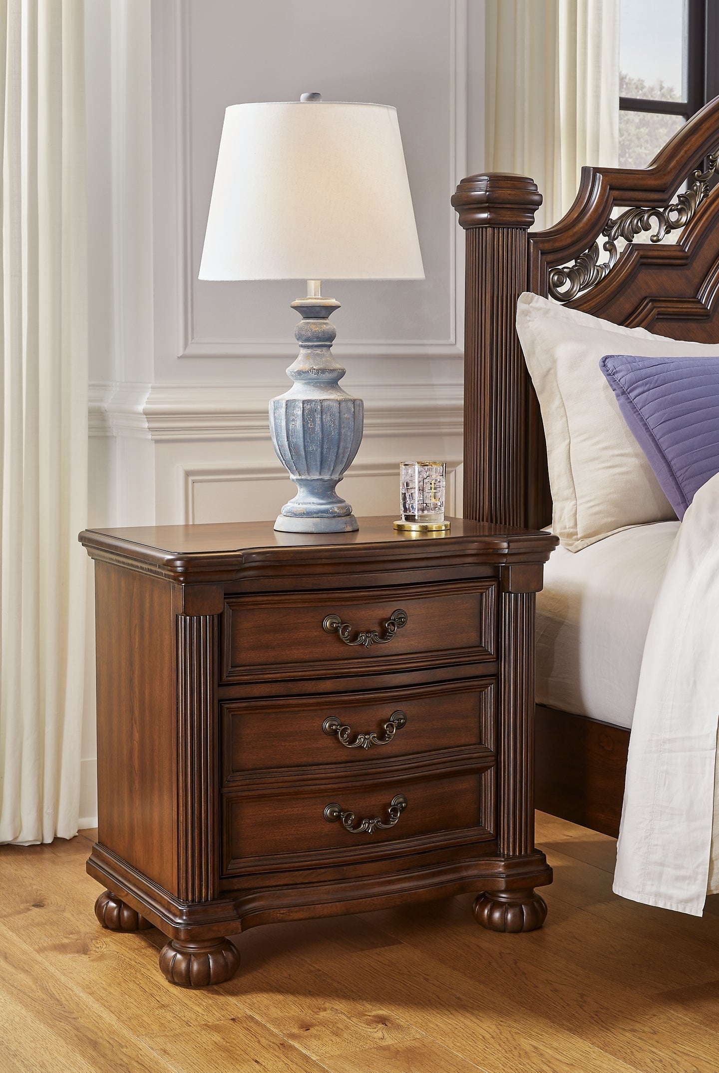 Lavinton Queen Poster Bed with Mirrored Dresser, Chest and Nightstand
