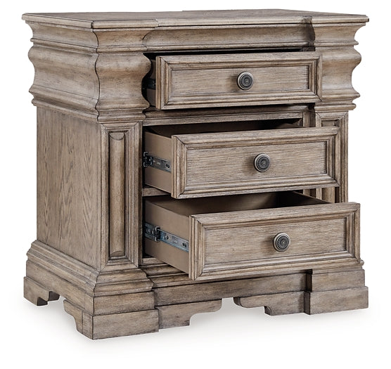 Blairhurst King Panel Bed with Mirrored Dresser, Chest and Nightstand