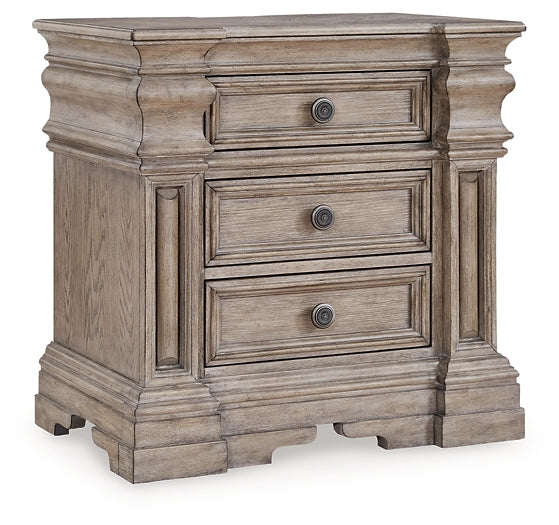 Blairhurst King Panel Bed with Mirrored Dresser, Chest and Nightstand