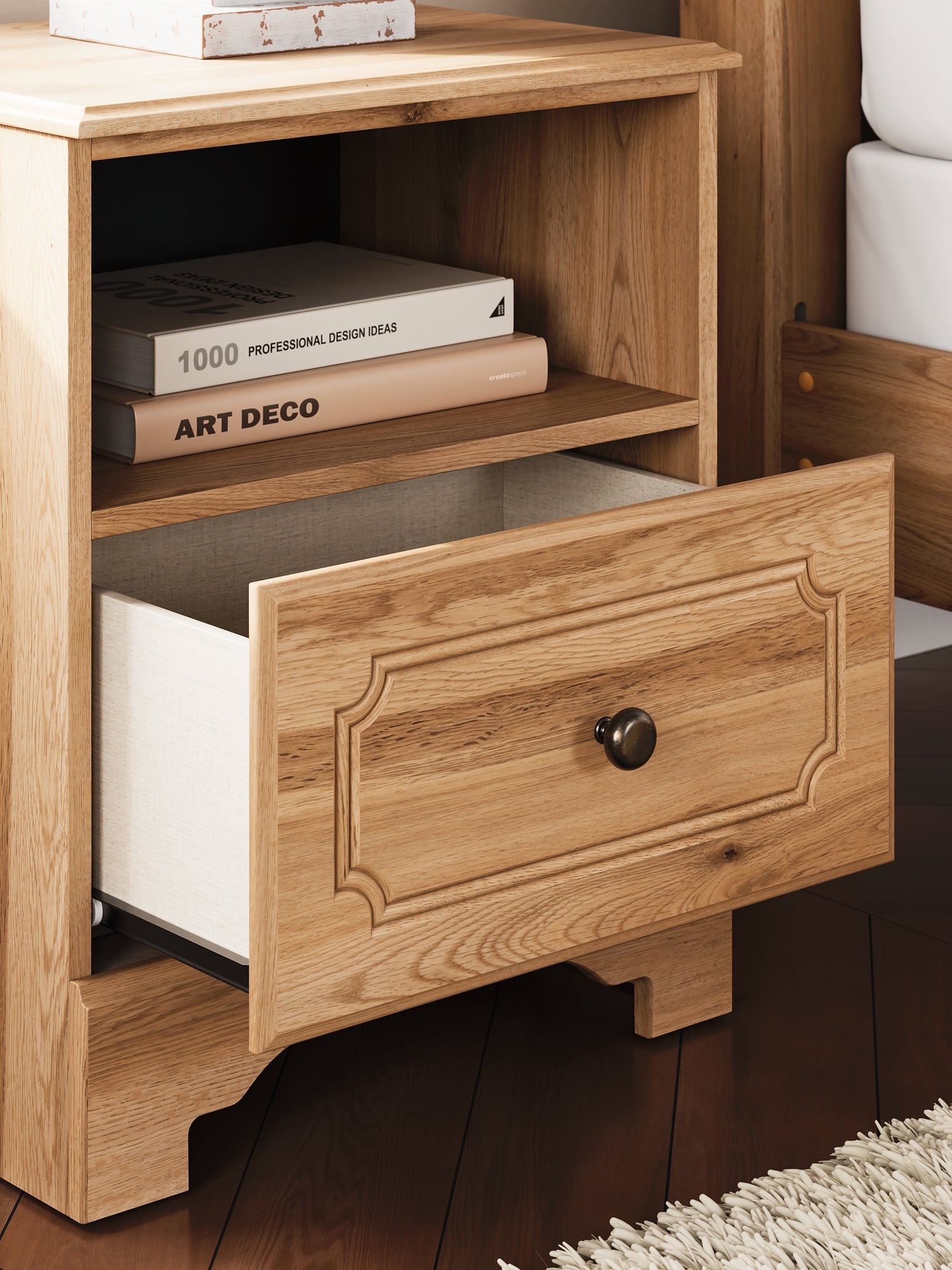 Aleaport Queen Panel Bed with Mirrored Dresser and Nightstand