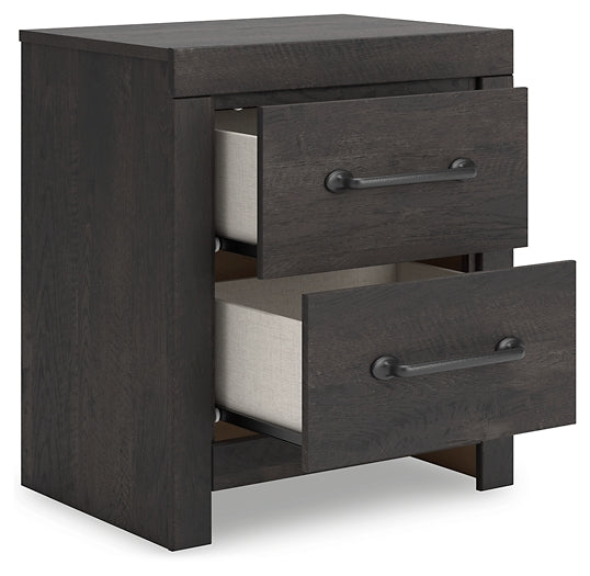 Hollivern King Panel Bed with Mirrored Dresser and Nightstand