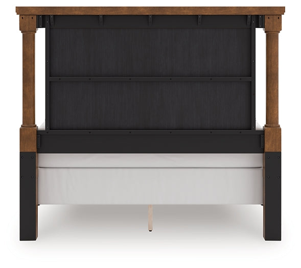 Rowlenstown Queen Poster Bed