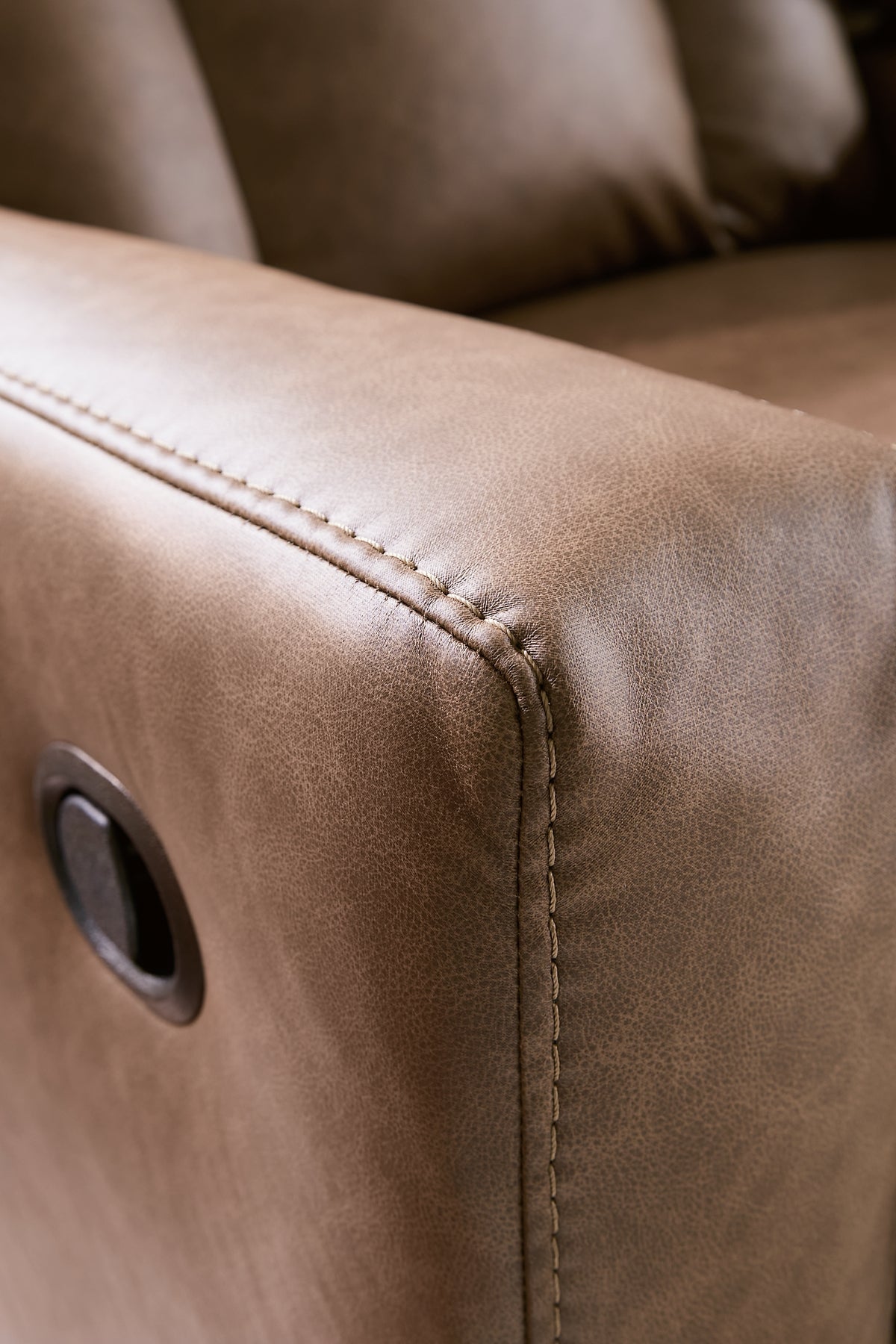 Mackmenville DBL Rec Loveseat w/Console