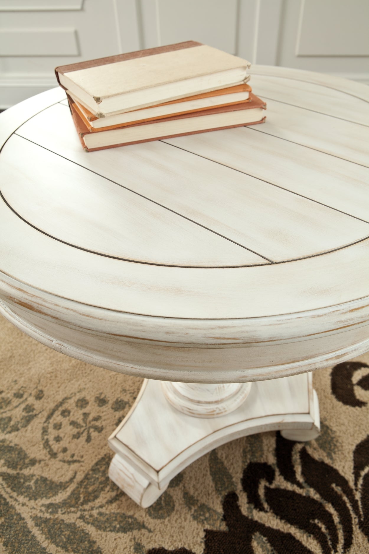 Mirimyn Round Accent Table