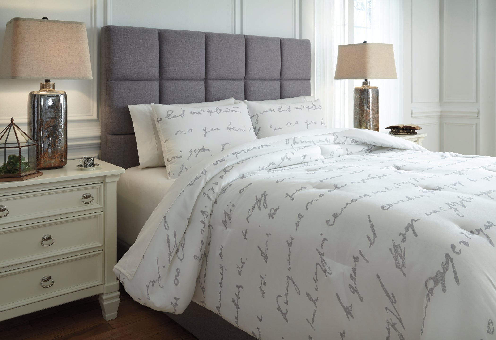 Adrianna Queen Comforter Set