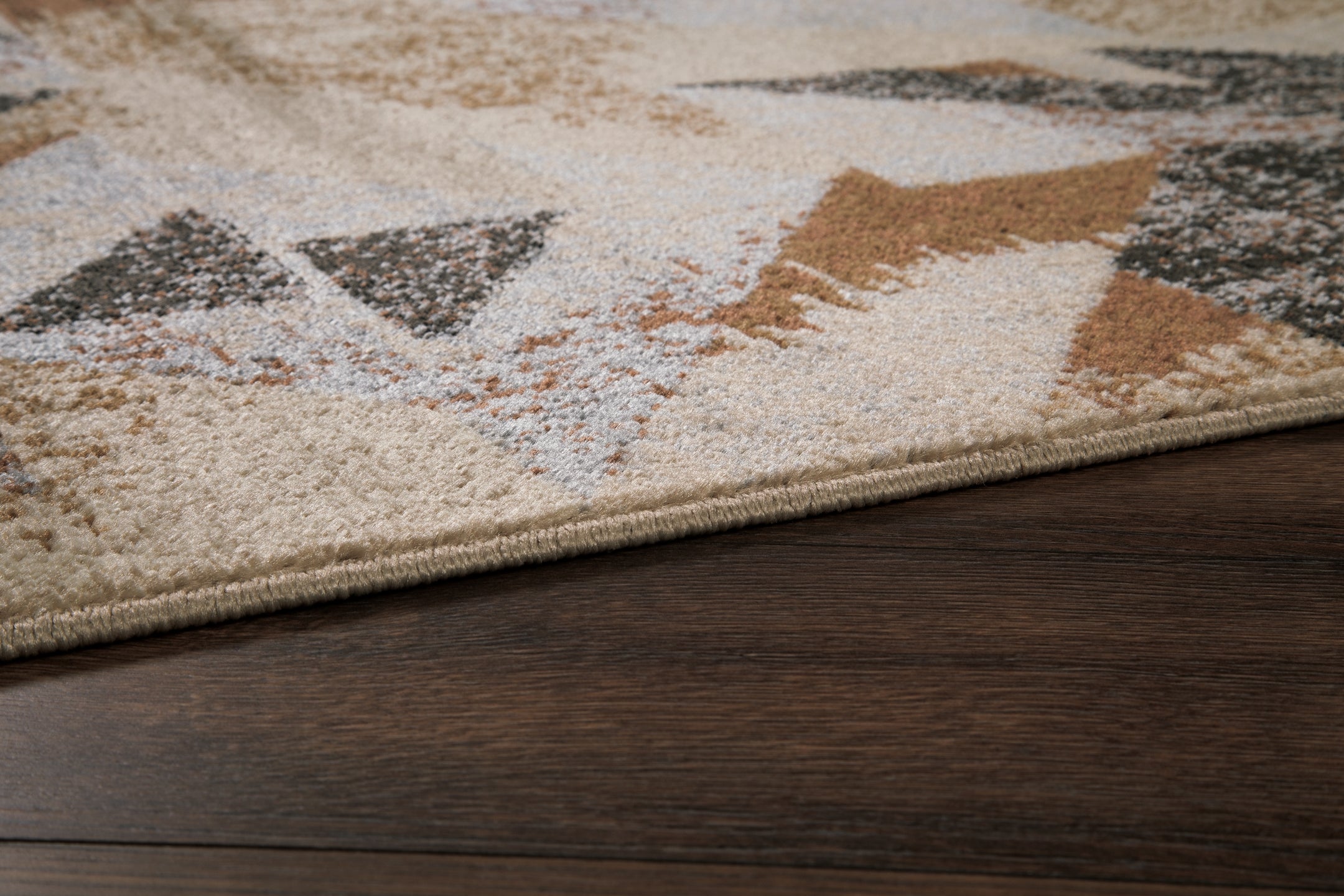 Jun Large Rug