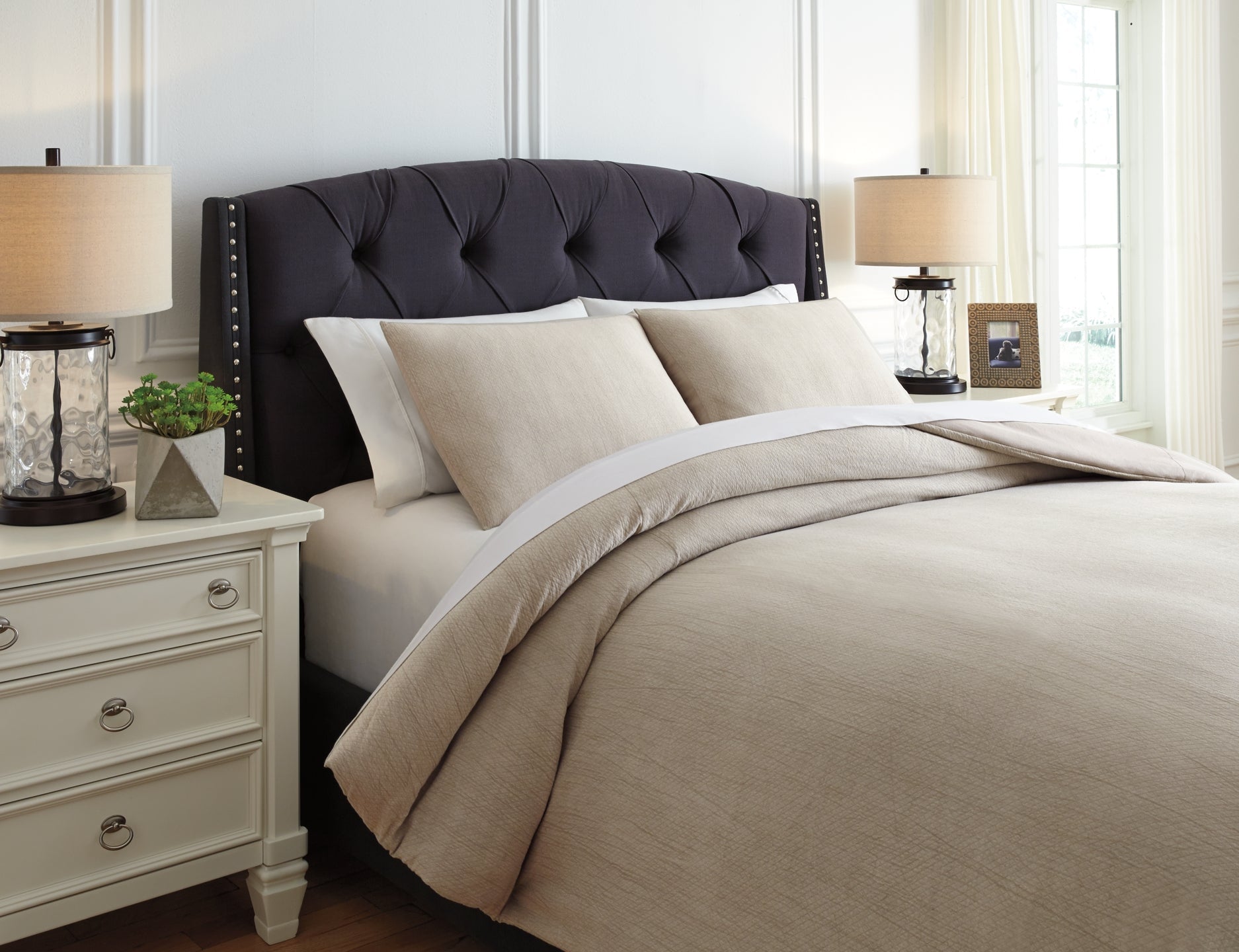 Mayda Queen Comforter Set