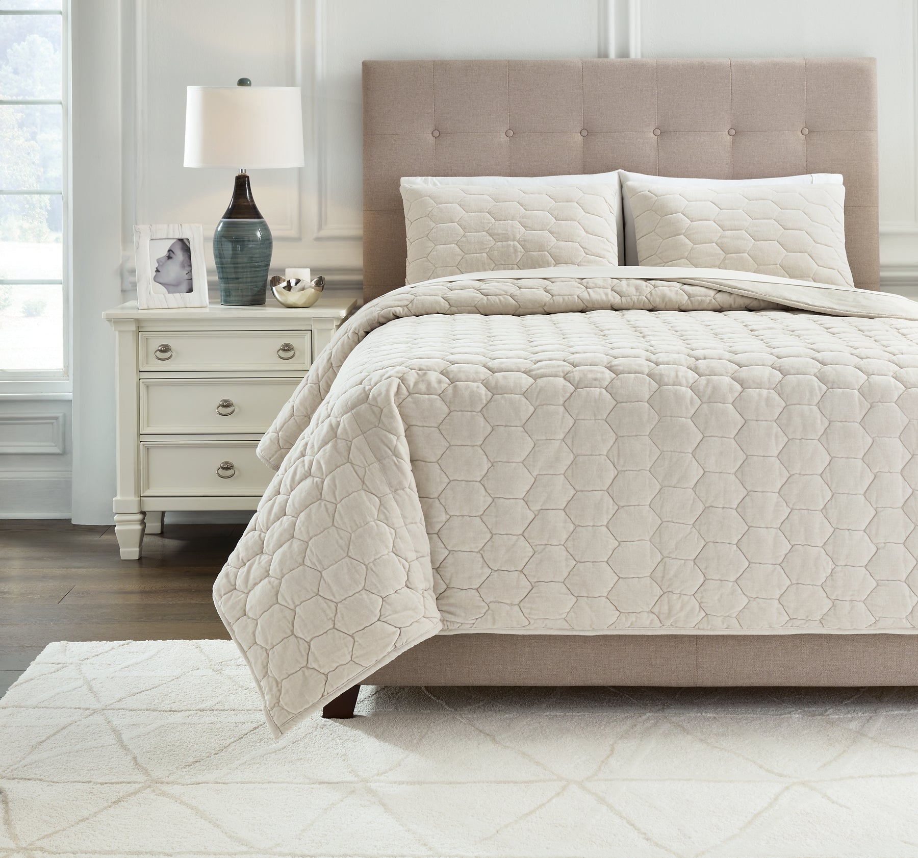 Hesper Queen Coverlet Set