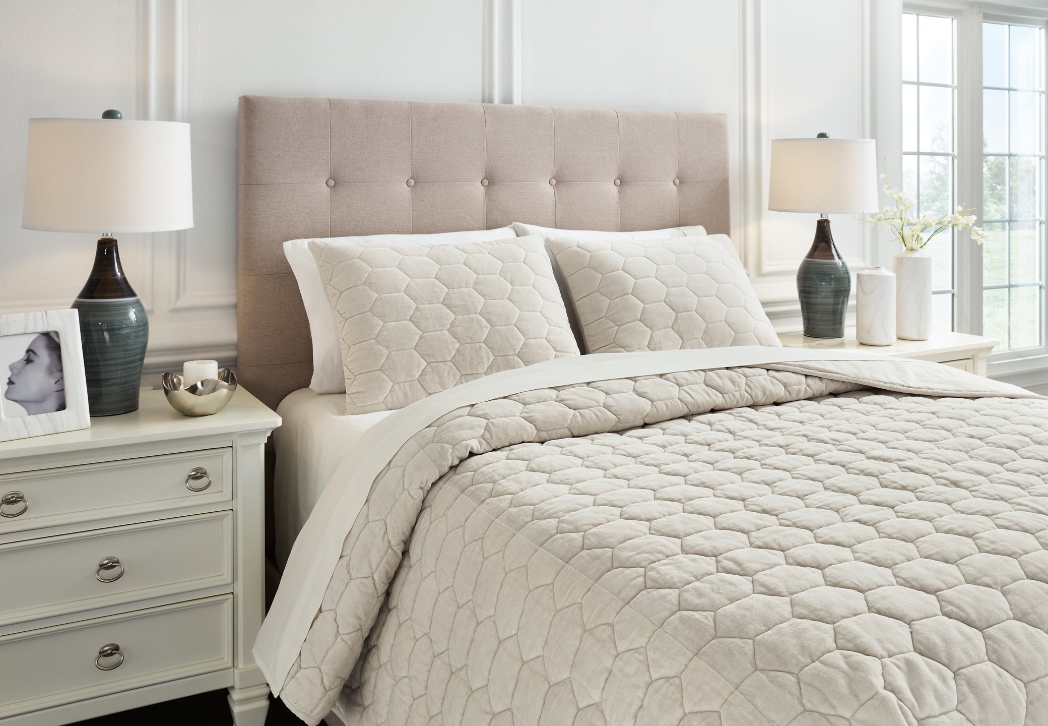 Hesper Queen Coverlet Set