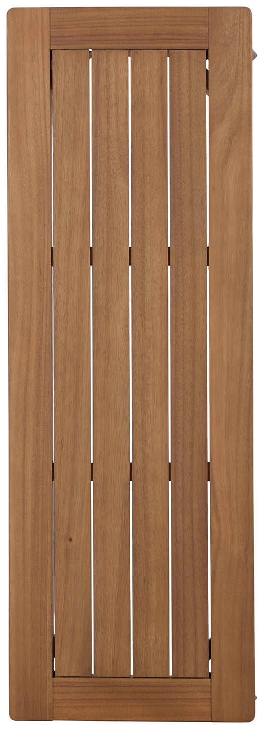 Janiyah Bench