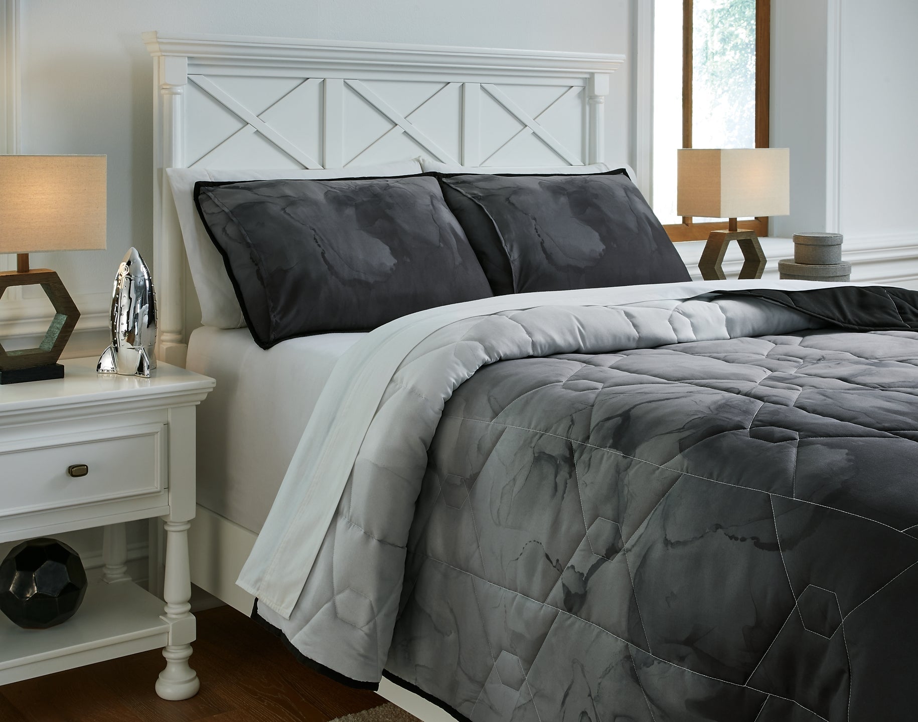 Meliora Twin Quilt Set