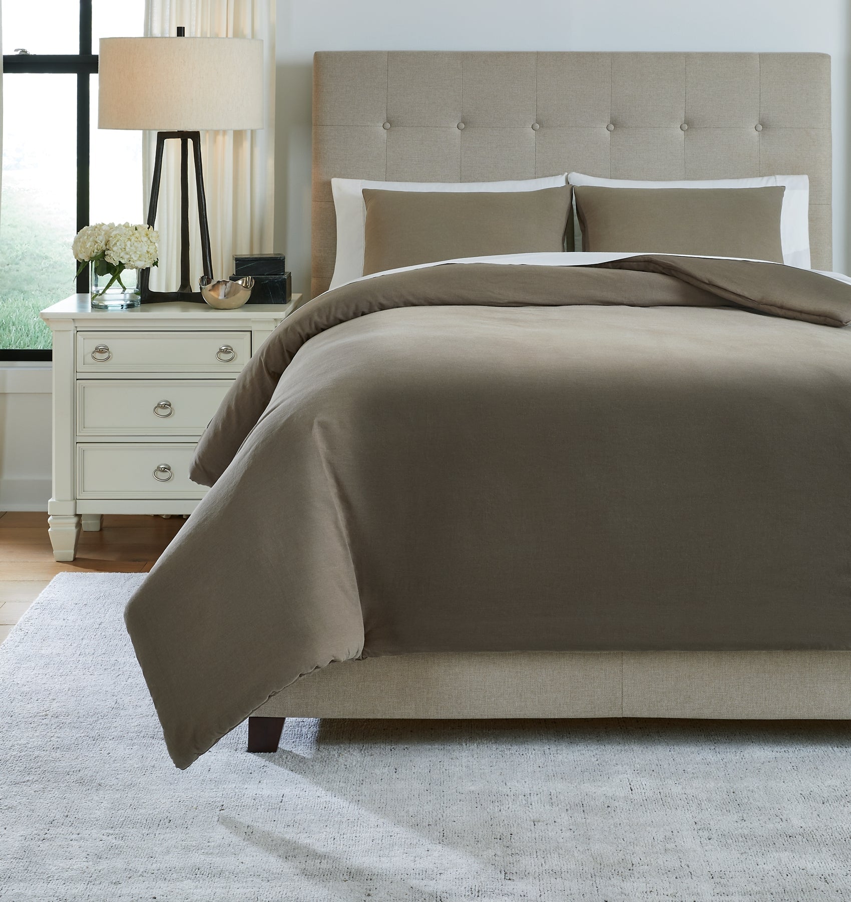 Eilena Queen Comforter Set