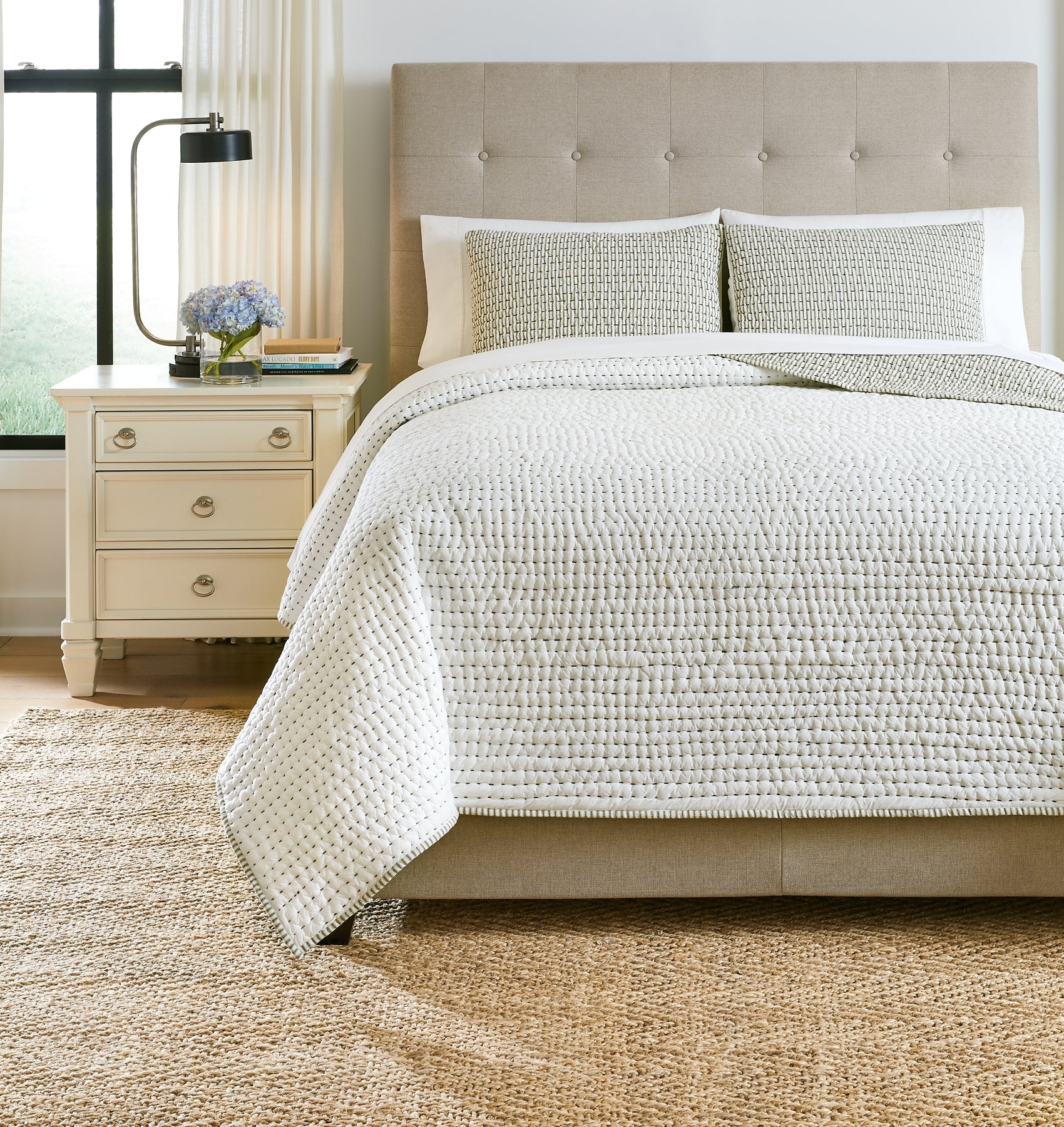 Doralia Queen Coverlet Set