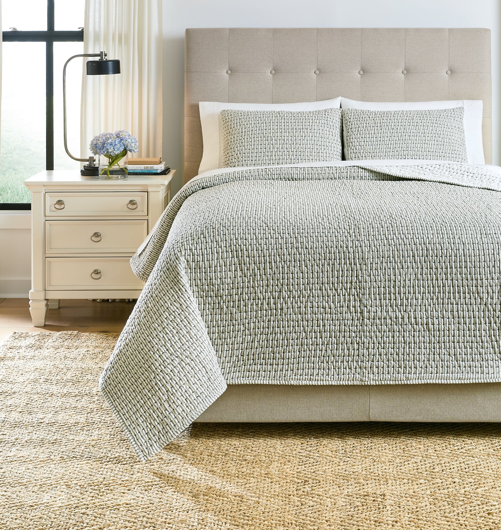 Doralia Queen Coverlet Set